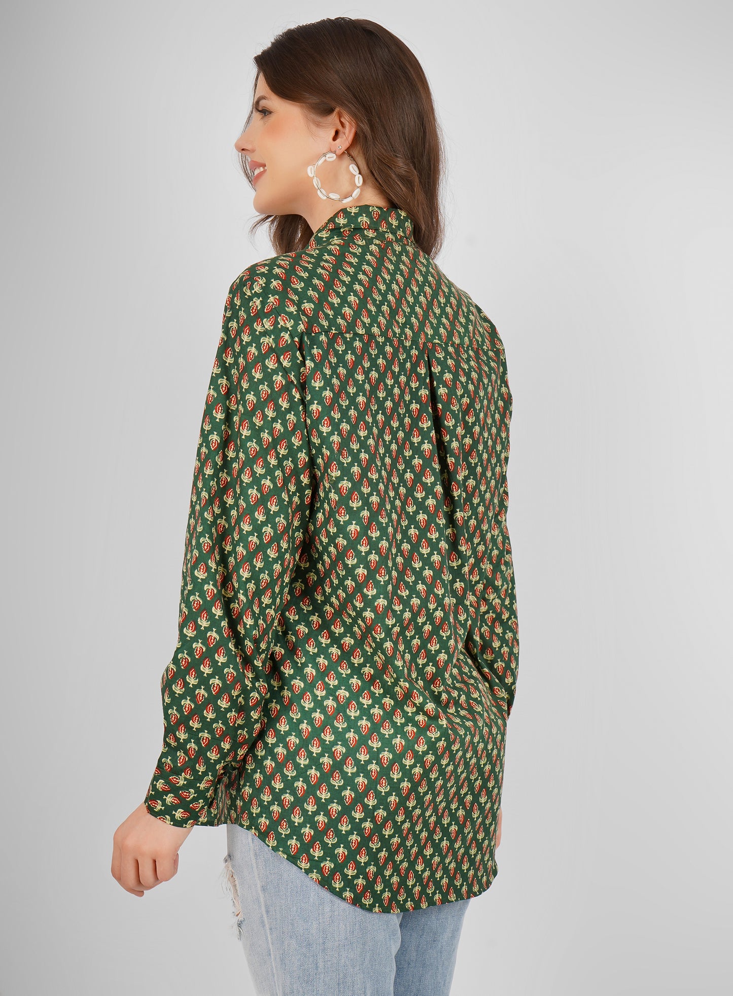 This cotton shirt stands apart with its unique design and relaxed fit. Featuring a classic silhouette,
