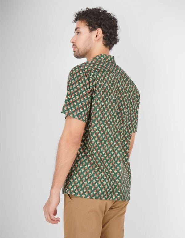 This loose fit cotton shirt is has Collar and Straight silhouette exude sophistication, perfect for all season.