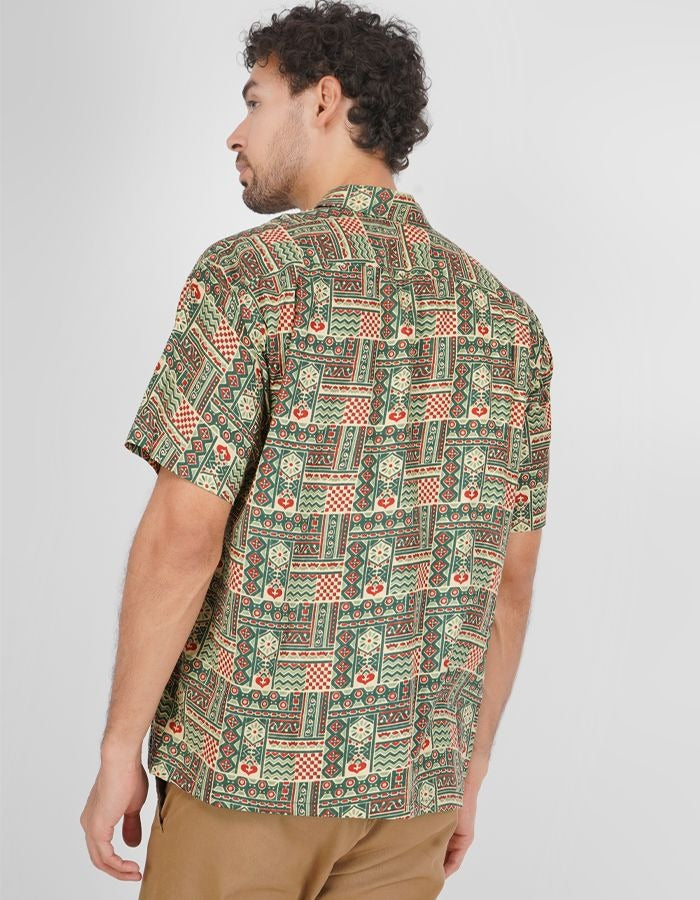 This loose fit cotton shirt is has Collar and Straight silhouette exude sophistication, perfect for all season.
