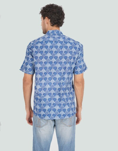 This loose fit cotton shirt is has Collar and Straight silhouette exude sophistication, perfect for all season.