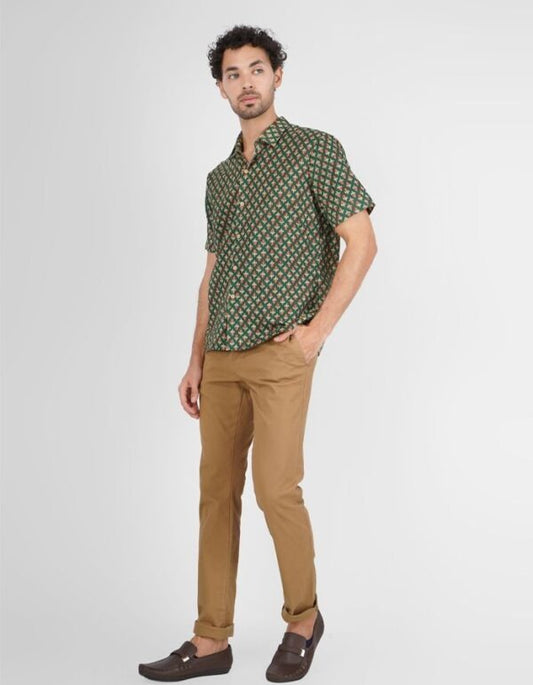 This loose fit cotton shirt is has Collar and Straight silhouette exude sophistication, perfect for all season.