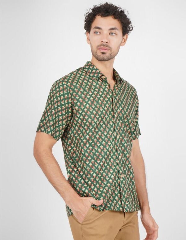 This loose fit cotton shirt is has Collar and Straight silhouette exude sophistication, perfect for all season.