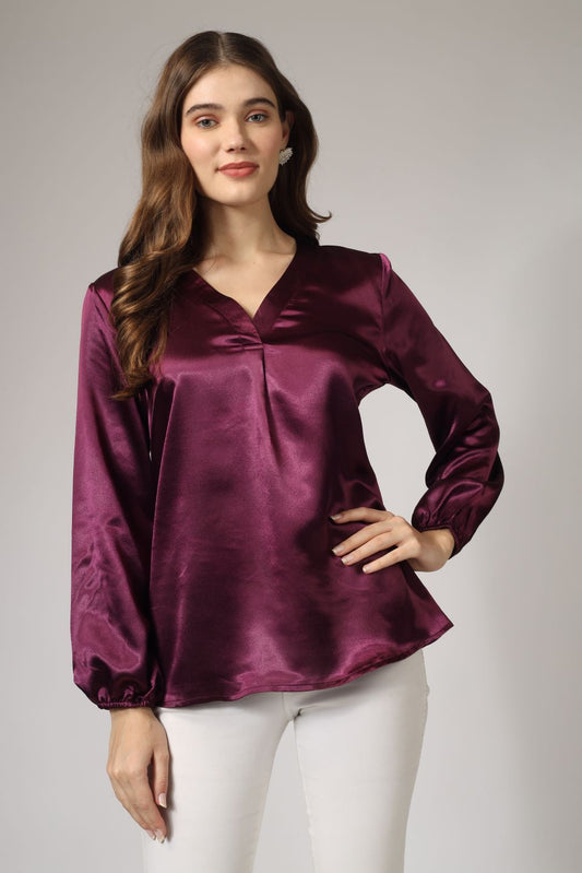 This solid wine-coloured top with a stylish V-neck is a perfect blend of elegance and comfort