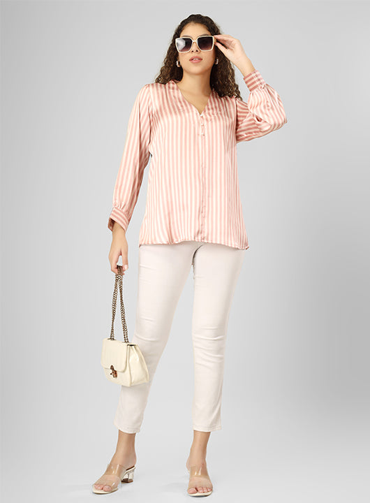 Embrace effortless elegance with this stylish striped kurti adorned with delicate pearl detailing
