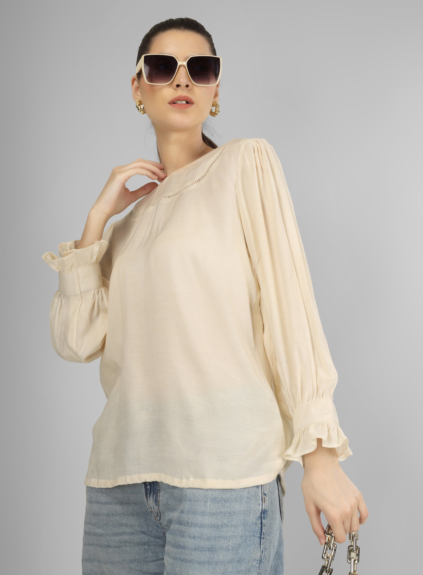 Offwhite Summer Top with Gathered Sleeves & Lace Neck Detailing