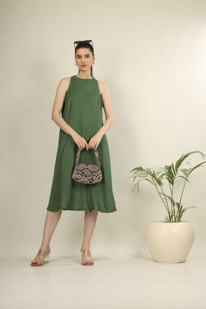 Elegant Green Halter Neck Crepe Dress – All-Season Versatility