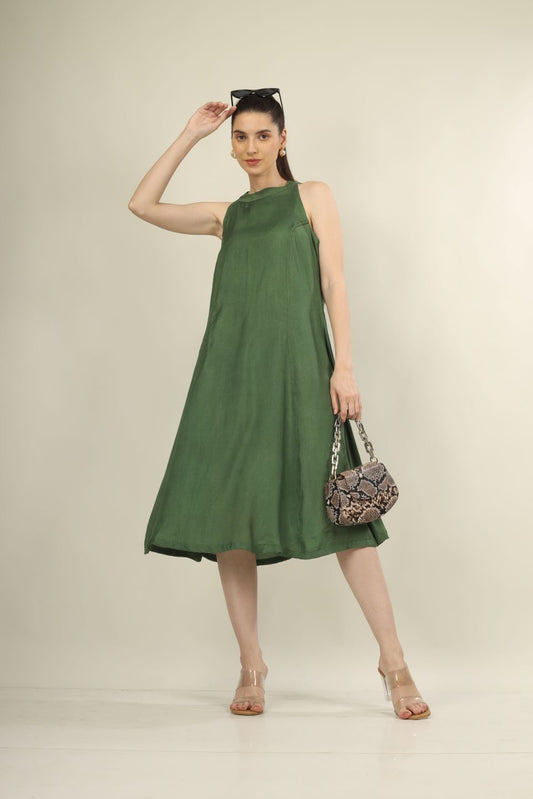 Elegant Green Halter Neck Crepe Dress – All-Season Versatility