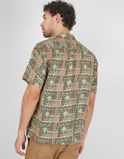 This loose fit cotton shirt is has Collar and Straight silhouette exude sophistication, perfect for all season.
