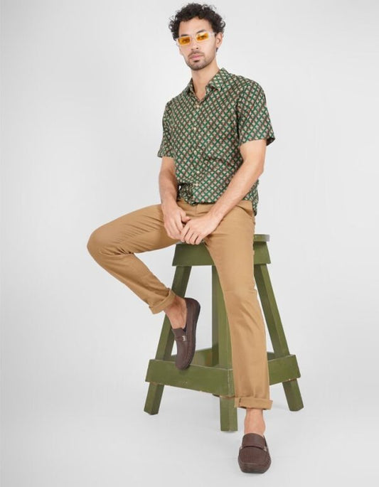 This loose fit cotton shirt is has Collar and Straight silhouette exude sophistication, perfect for all season.